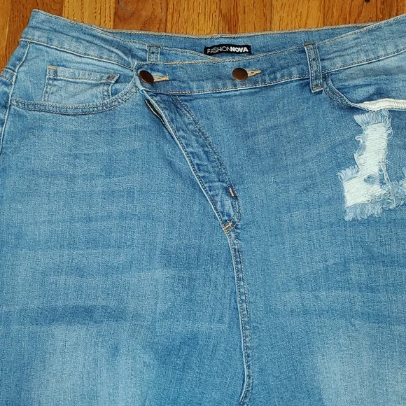 Fashion Nova size 18 distress jeans - Picture 4 of 9